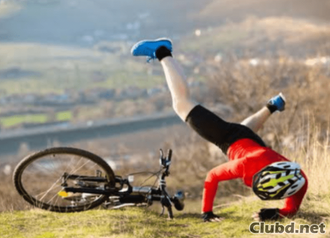 Спортсмен упал с велосипеда - картинка